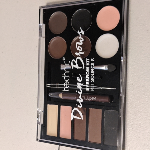 Makeup bundle - Picture 5 of 5